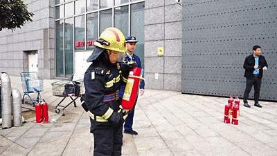 j9九游真人游戏第一平台广西柳州一商超用假灭火器灭火剂有用身分仅含006%(图3)